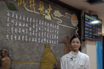 越南-【新华网】寻迹中国丨针灸+拔罐操作自如 越南姑娘变身中医达人