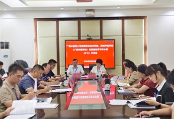 高等职业技术学院、附设中医学校（广西中医学校）召开党委理论学习中心组（扩大）学习会