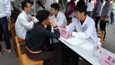 学雷锋，“天使”在行动——记bat365在线官网平台护理学院三月学雷锋之义诊活动