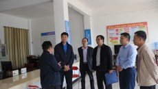 尤剑鹏书记一行深入我校扶贫村现场办公  慰问贫困户并看望挂职干部