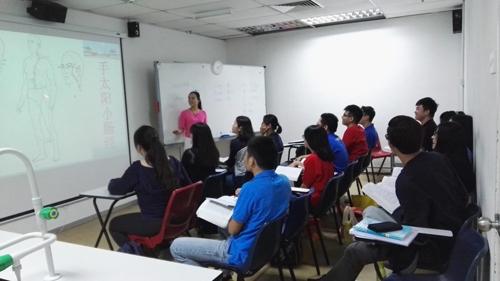 我校教师2016年赴马来西亚拉曼大学境外教学点授课.jpg