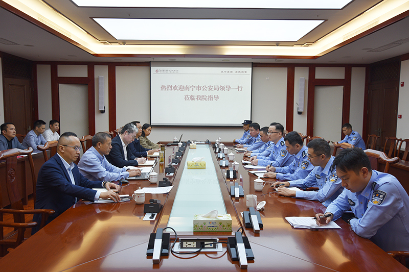 1座谈现场.jpg 1座谈现场.jpg