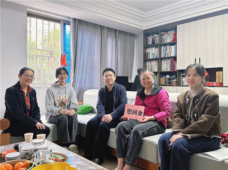 家访送温暖共度新春