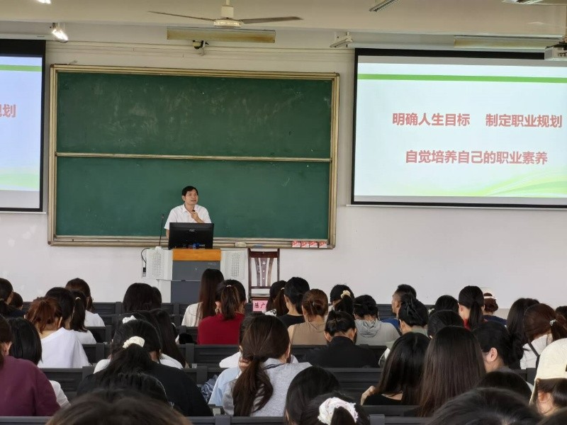 医院副院长陈广辉做职业规划教育