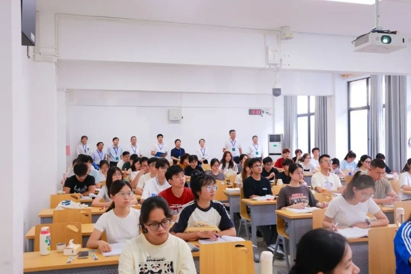 检查组巡视教学课堂