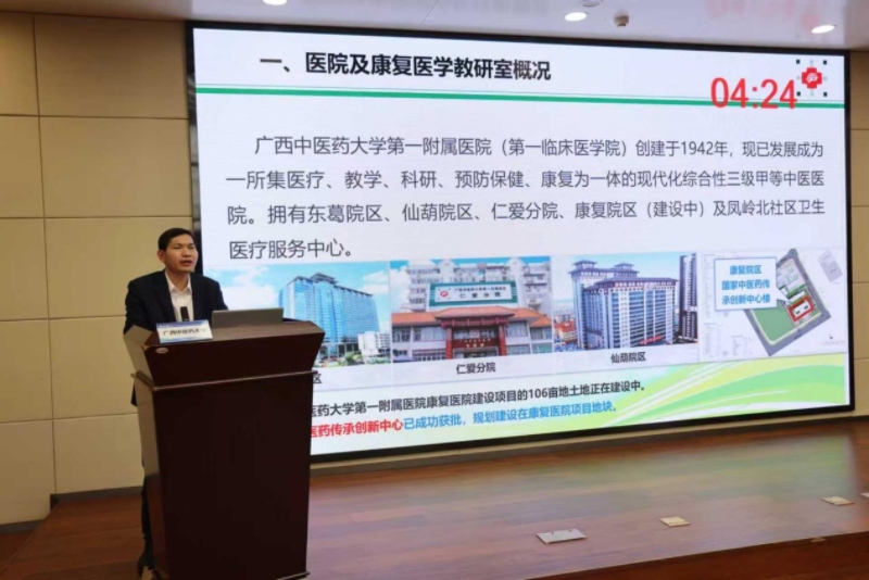 医院副院长陈广辉在圆桌会议上作分享