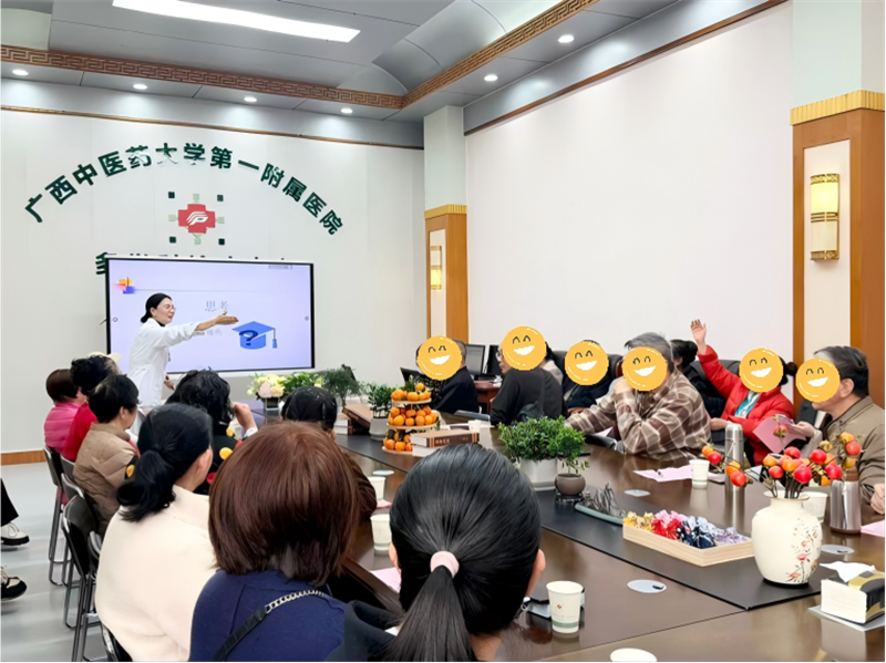 神经内科一区(脑病科一区)秦红玲副主任医师授课并解答患者疑问
