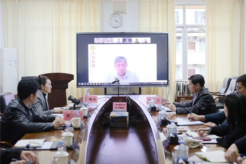 新加坡中华医院总裁许文楷会上发言
