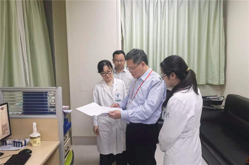 医院领导在仙葫院区开展安全检查