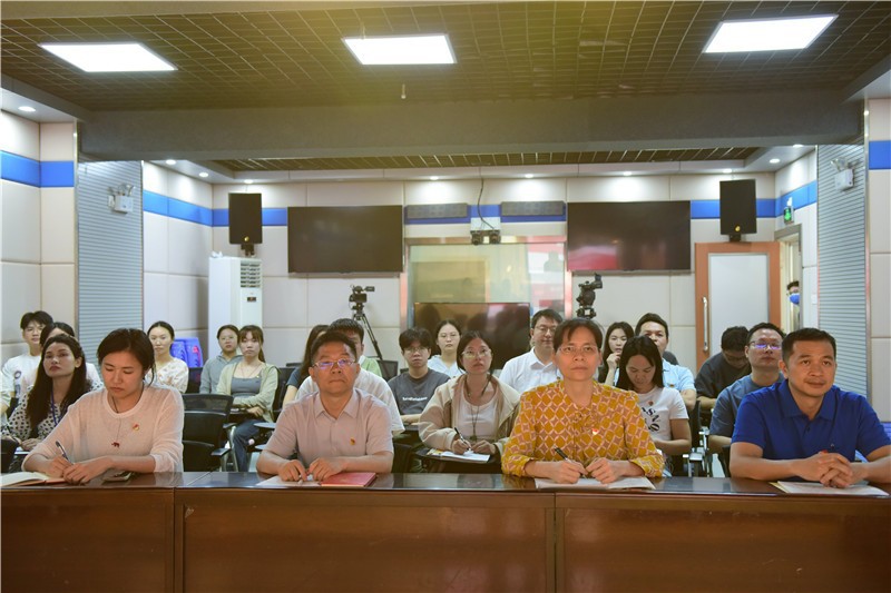 联系总支党委副书记胡跃强列席会议