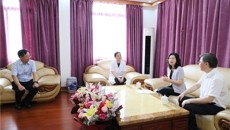 自治区科协到学校第一附属医院慰问国家岐黄学者 