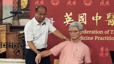 骨伤学院院长周红海在第六届中英中医药高峰论坛暨学术交流大会上开展讲座