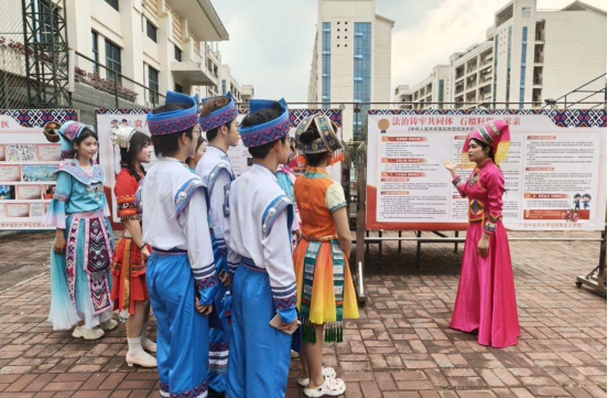 乐小春老师进行现场宣讲