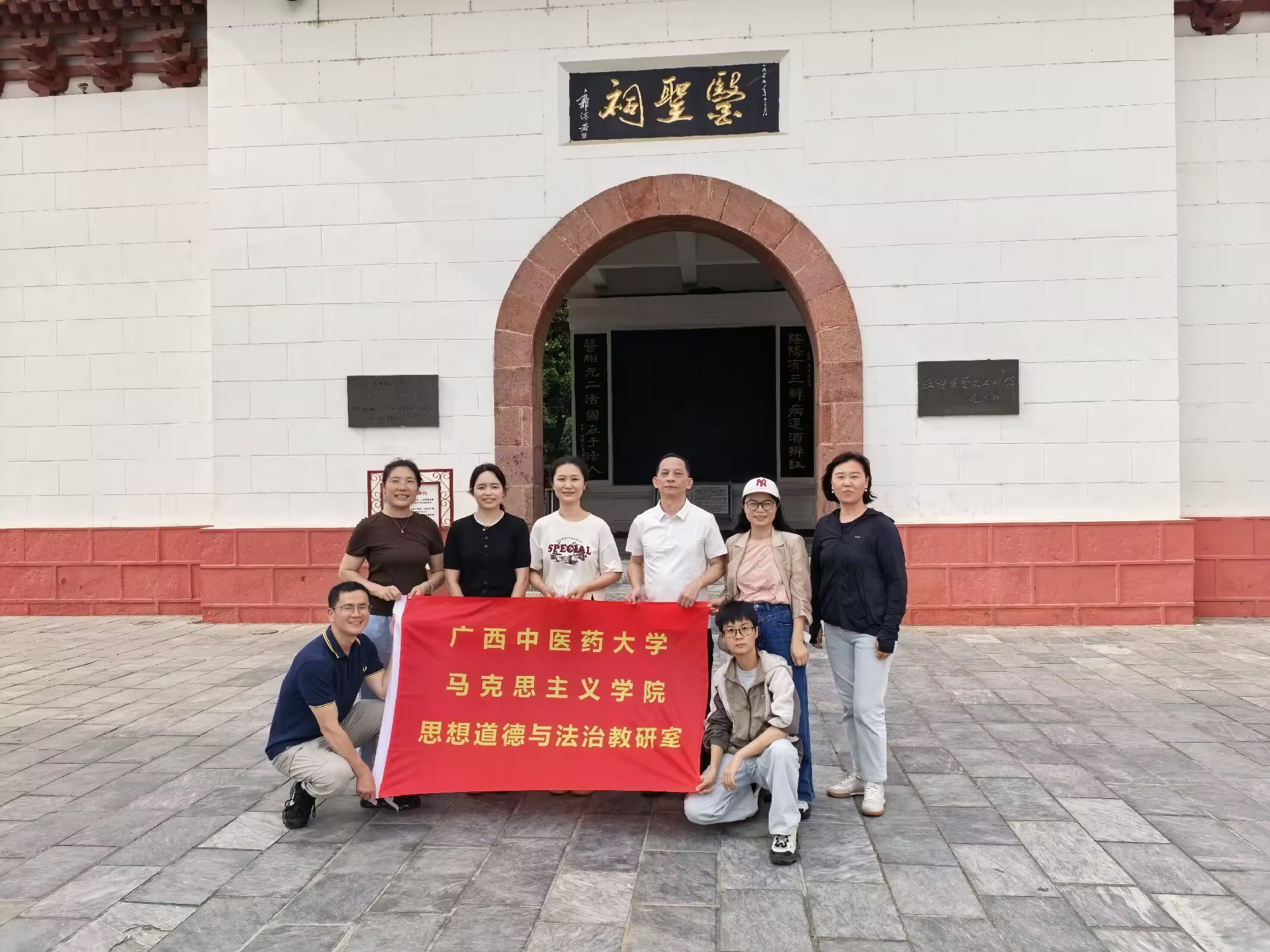 参观南阳医圣文化园
