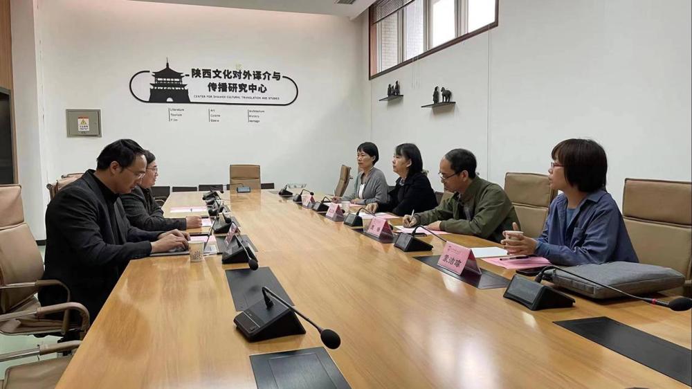 图片包含 游戏机, 场景, 会议室, 房间
描述已自动生成