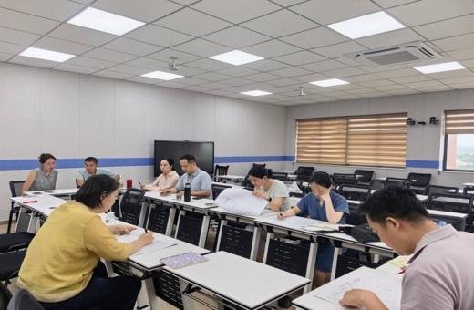 外国语学院召开院长专题会议，部署新学期教学工作任务
