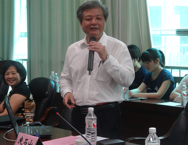 2016年5月庾石山教授在bat365在线官网平台做专题讲座（题目：基于天然产物的新药发现）
